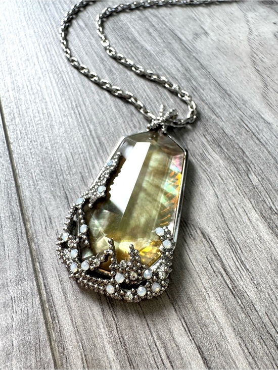 Chloe + Isabel Jewelry - Chloe + Isabel Ocean Lace Statement Pendant Necklace
